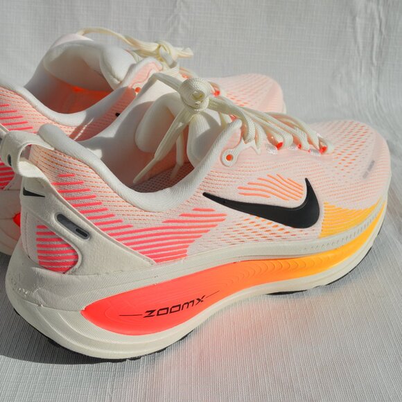 Nike Women's Vomero 18 Size W 7 and M 5.5 (New) - Picture 7 of 13